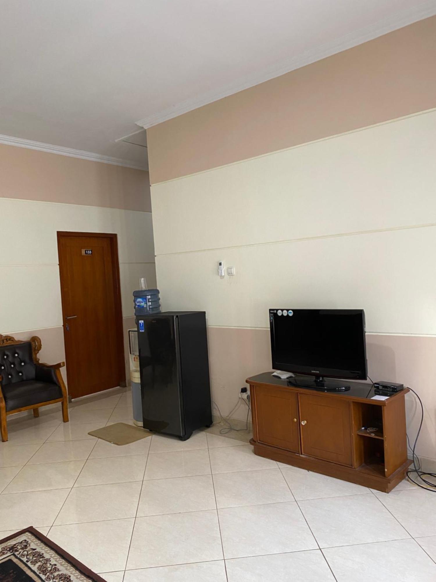 Adiputra Guesthouse 2 By Homiq Ngabean Екстериор снимка